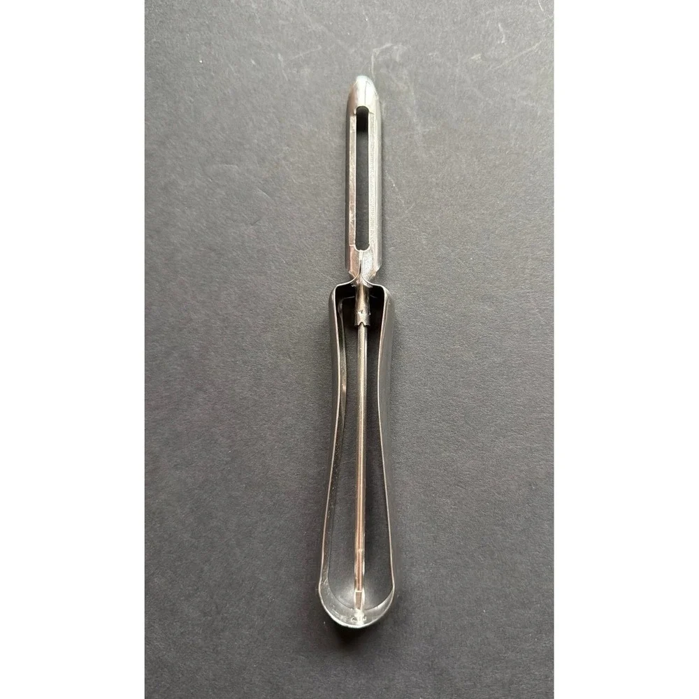 The Pampered Chef Stainless Steel Swivel Vegetable Peeler Silver Made in USA